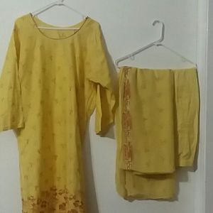 2 piece traditional pakistani shalwar and Kameez